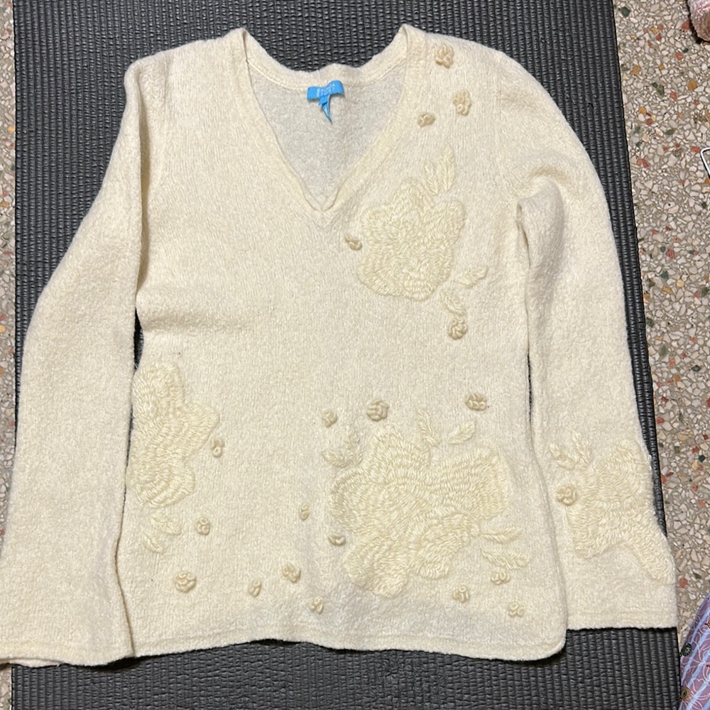 Escada Cream V-Neck Sweater
